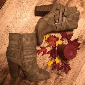Just fabulous high booties